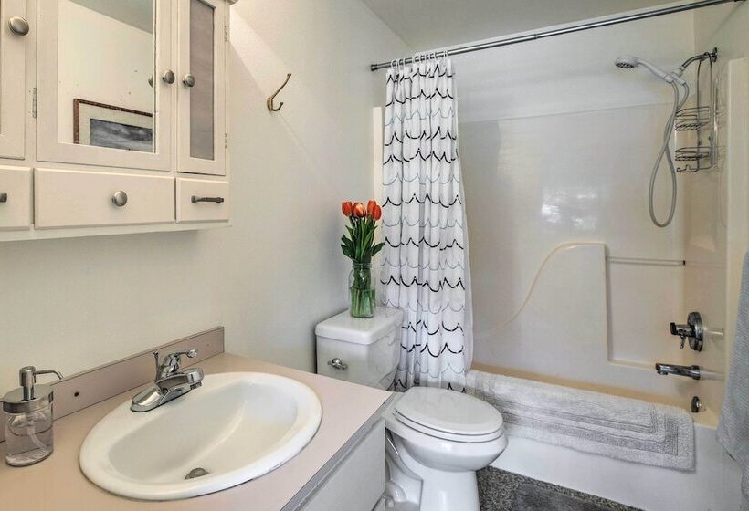 Charming Rockaway Beach House, Walk To Ocean!