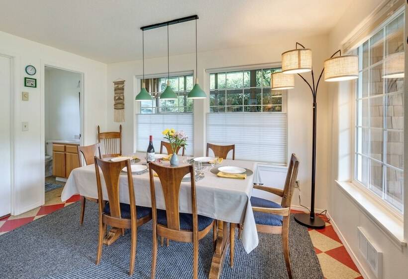 Charming Rockaway Beach House, Walk To Ocean!