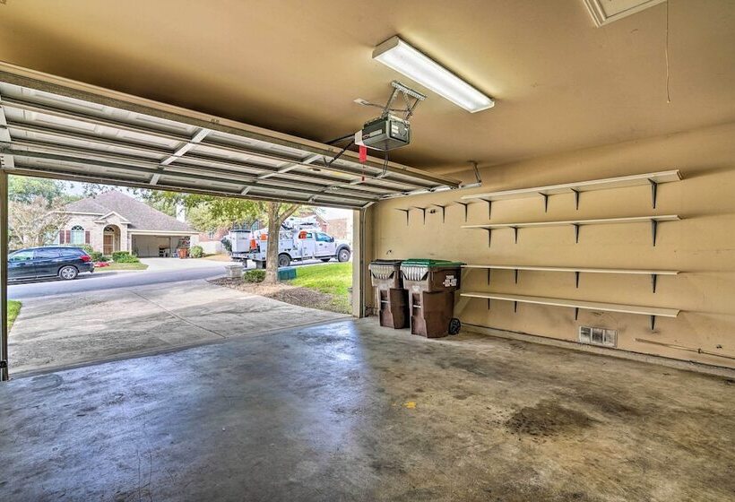 San Antonio Retreat W/ Fireplace + Pool Access!