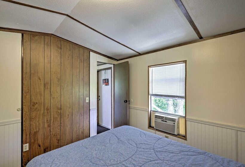 Charming Silver Springs Cabin W/ Forest Views!