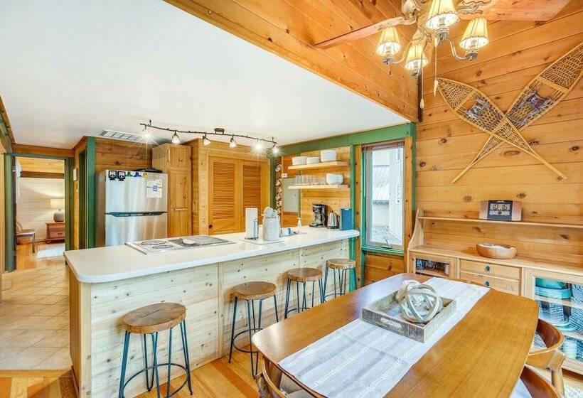 Charming Sunriver Cabin Near Sharc & The Village!