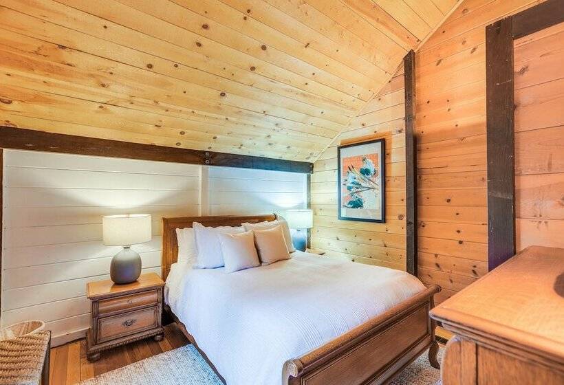 Charming Sunriver Cabin Near Sharc & The Village!