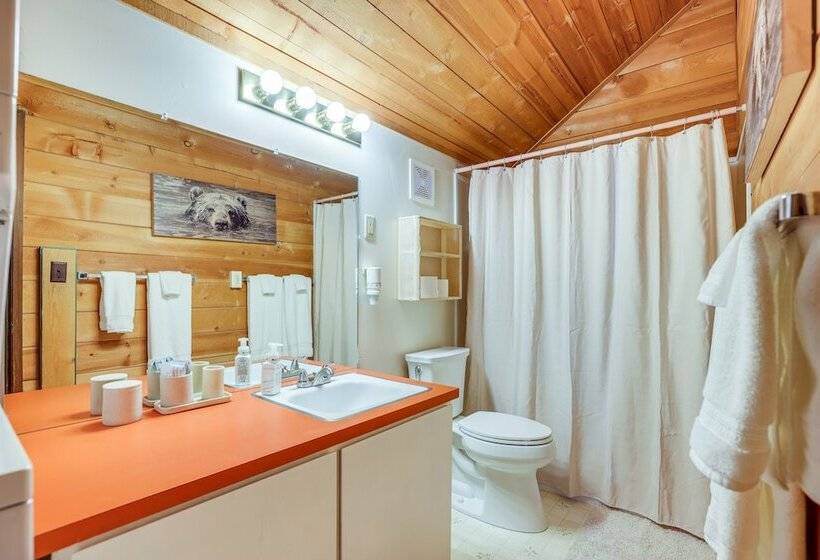 Charming Sunriver Cabin Near Sharc & The Village!