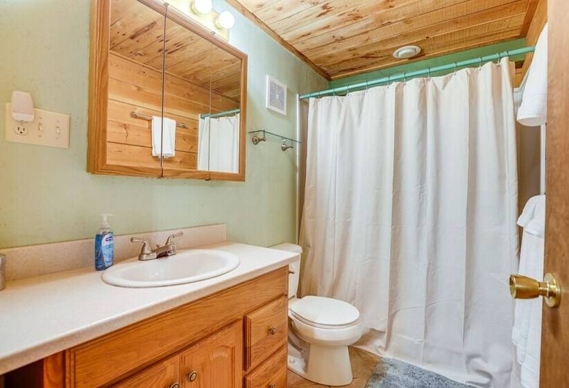 Charming Sunriver Cabin Near Sharc & The Village!