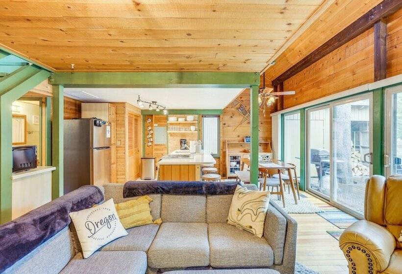 Charming Sunriver Cabin Near Sharc & The Village!