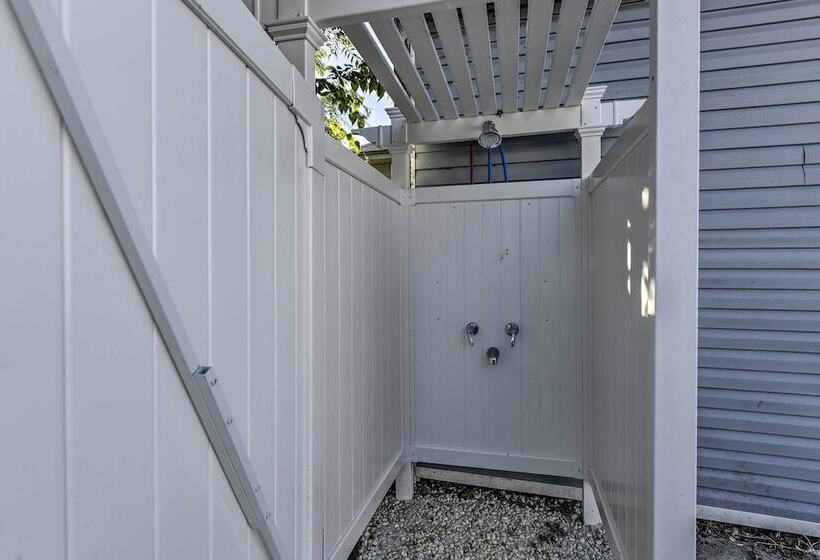 Charming Wildwood Hideaway W/ Private Pool & Deck!