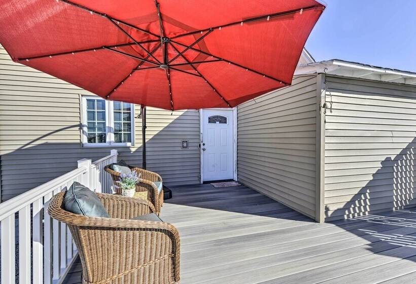 Charming Wildwood Hideaway W/ Private Pool & Deck!