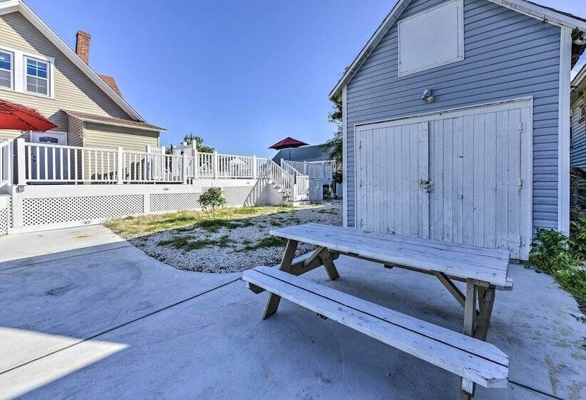 Charming Wildwood Hideaway W/ Private Pool & Deck!