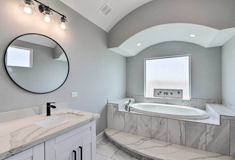 Walk To Beach: Chic Crystal Beach Escape W/ Deck!