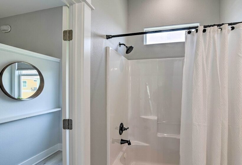 Walk To Beach: Chic Crystal Beach Escape W/ Deck!