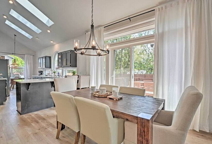 Chic Grants Pass Home   1 Mi To Drinks & Dining!