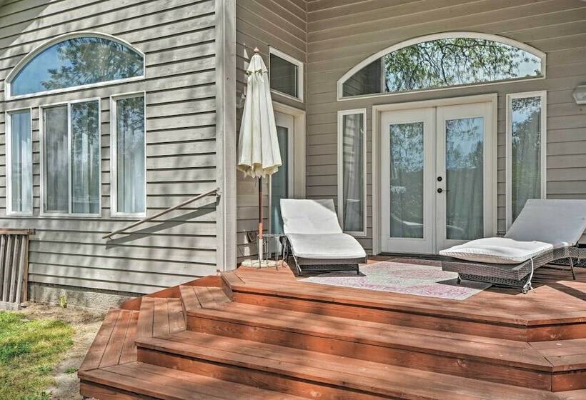 Chic Grants Pass Home   1 Mi To Drinks & Dining!