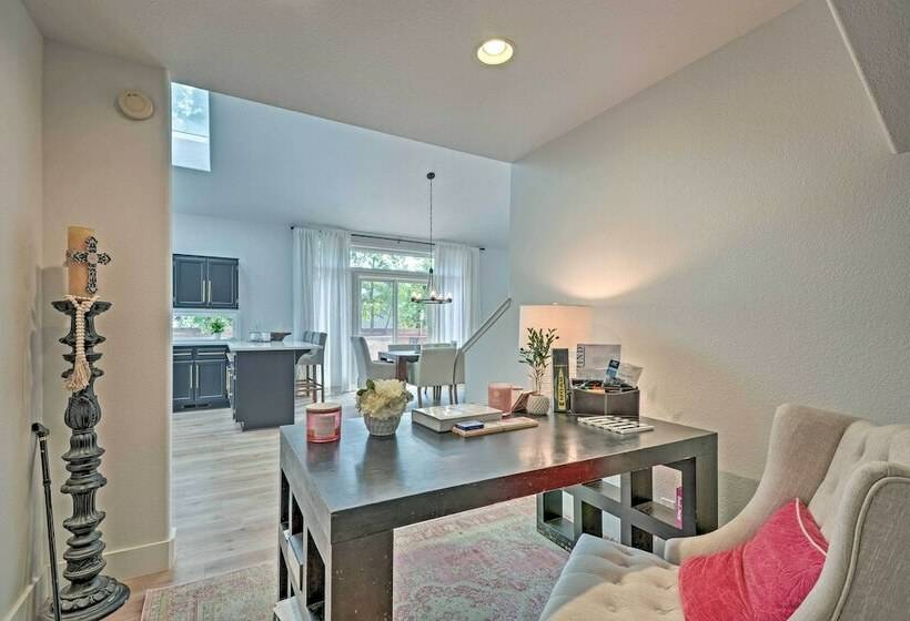 Chic Grants Pass Home   1 Mi To Drinks & Dining!