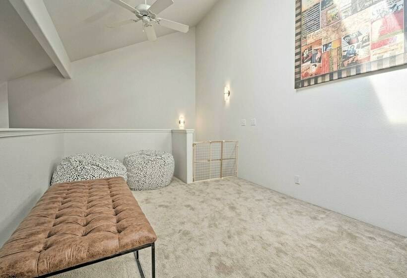 Chic Grants Pass Home   1 Mi To Drinks & Dining!