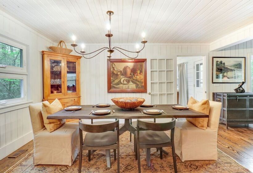 Chic Highlands Cabin Retreat W/ Deck + Office!