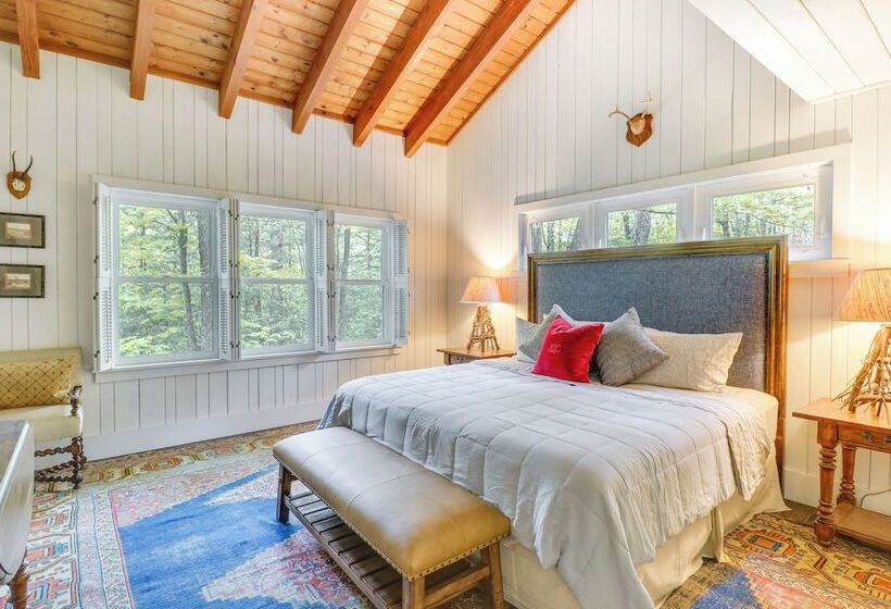 Chic Highlands Cabin Retreat W/ Deck + Office!