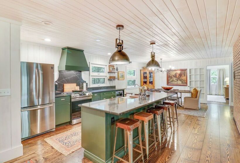 Chic Highlands Cabin Retreat W/ Deck + Office!