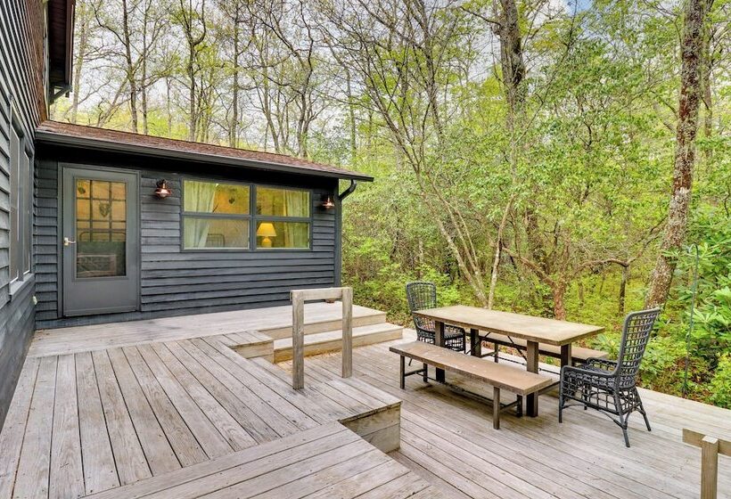 Chic Highlands Cabin Retreat W/ Deck + Office!