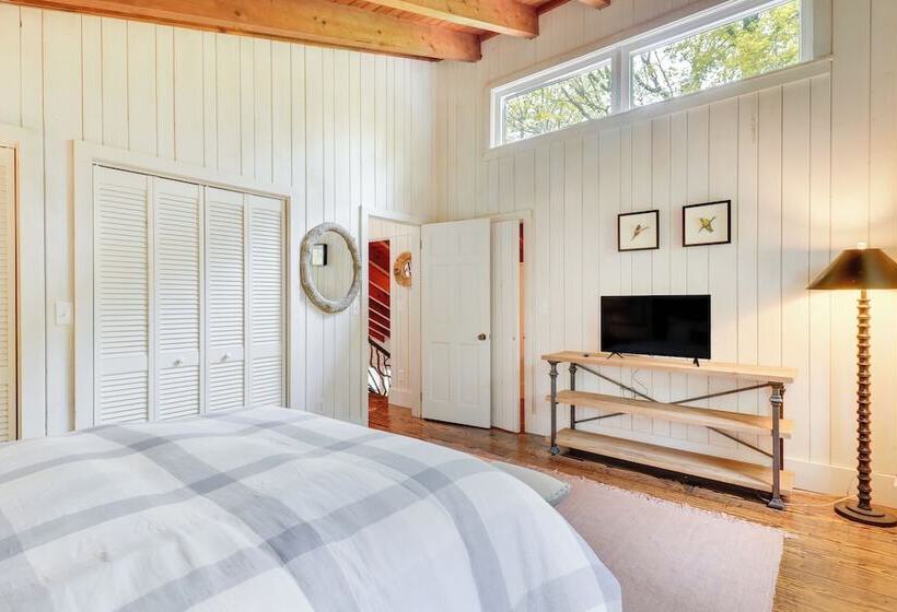 Chic Highlands Cabin Retreat W/ Deck + Office!