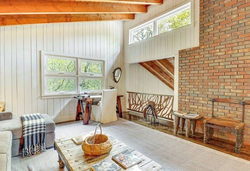 Chic Highlands Cabin Retreat W/ Deck + Office!