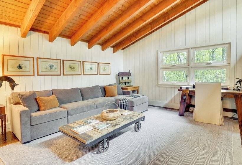 Chic Highlands Cabin Retreat W/ Deck + Office!