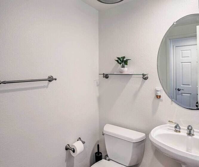 Oceanside Home W/ Rooftop Patio   Steps To Beach!