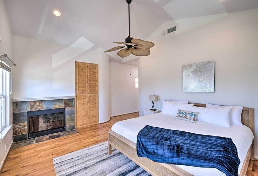 Oceanside Home W/ Rooftop Patio   Steps To Beach!