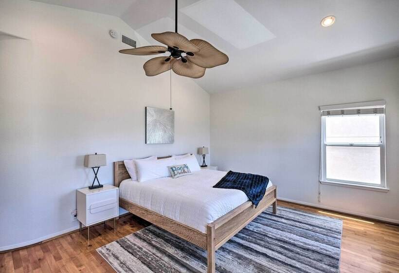 Oceanside Home W/ Rooftop Patio   Steps To Beach!