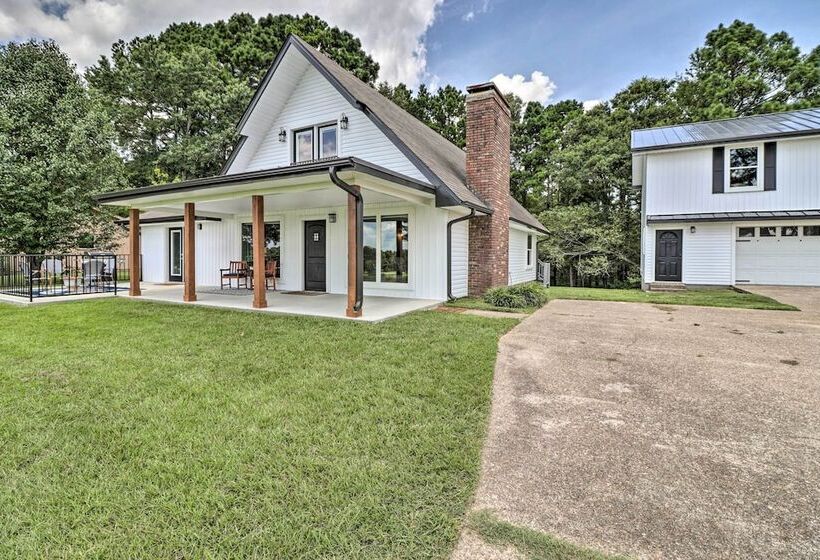 1 Mi To Marina & Golf: Bismarck Home W/ Fire Pit!