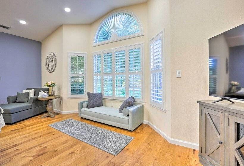 Chic Ranch Style Home On 33 Acre Walnut Ranch