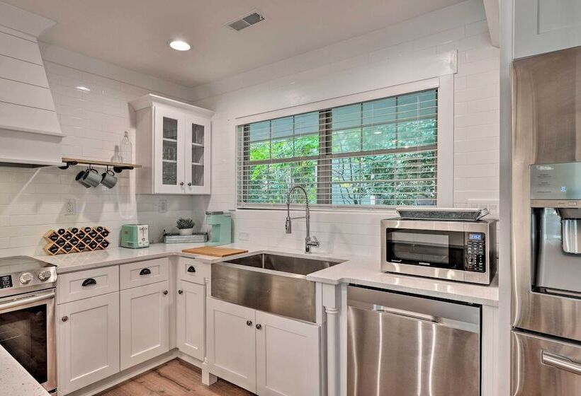 Chic Urban Farmhouse In Historic Dilworth W/ Patio