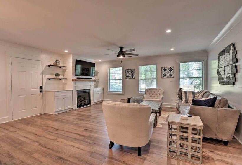 Chic Urban Farmhouse In Historic Dilworth W/ Patio