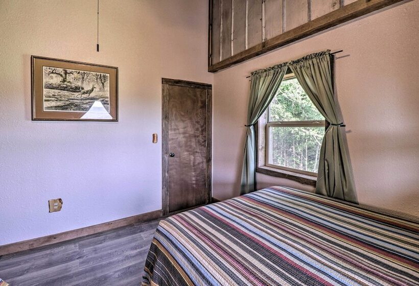 Cj S Crooked Hideaway    Secluded Retreat!