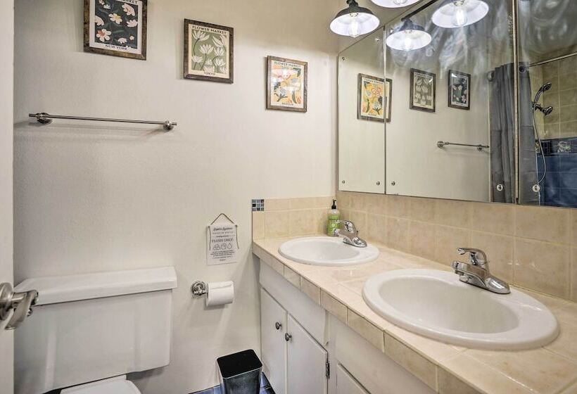 Classic Woodinville Escape Near Wineries