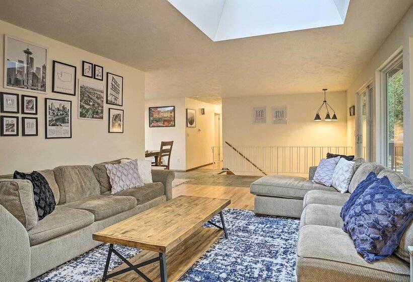 Classic Woodinville Escape Near Wineries