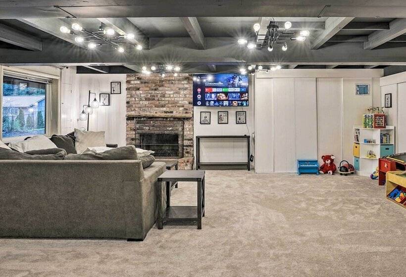 Classic Woodinville Escape Near Wineries