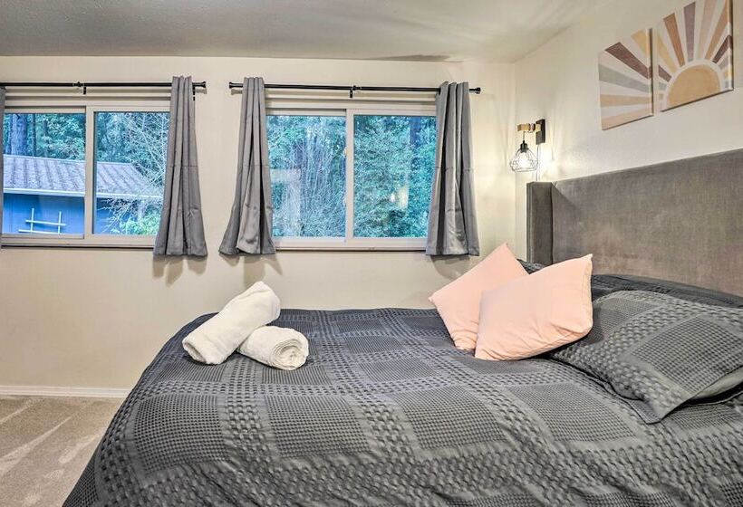 Classic Woodinville Escape Near Wineries