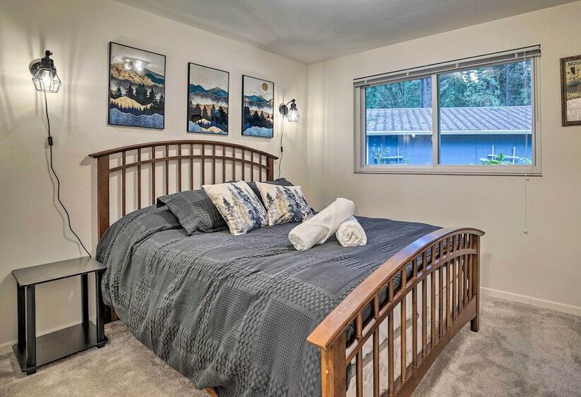 Classic Woodinville Escape Near Wineries