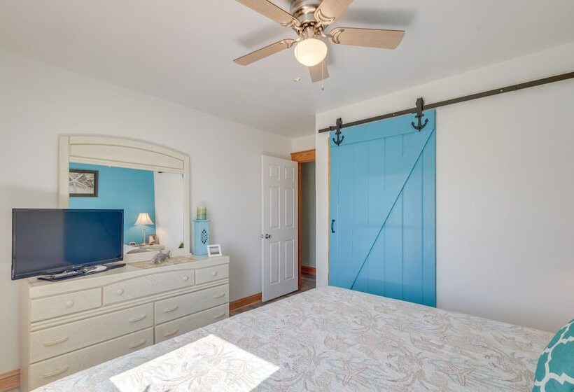 Coastal Home W/ Deck & Outdoor Shower