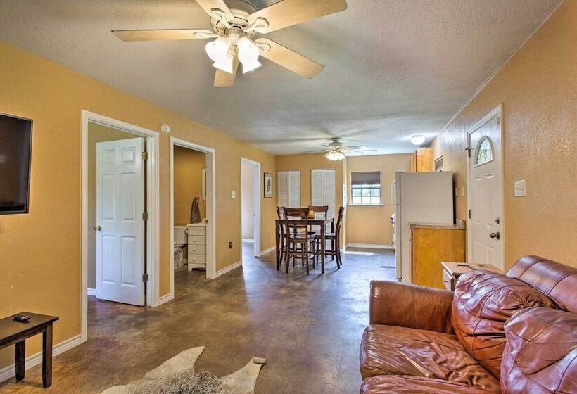 Texas Countryside Retreat On 130 Acres!