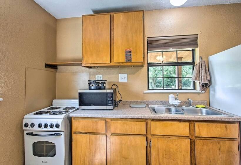 Texas Countryside Retreat On 130 Acres!