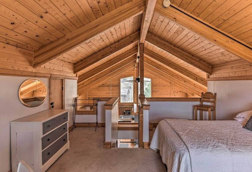 Secluded Mountain Retreat W/ Views On 45 Acres!