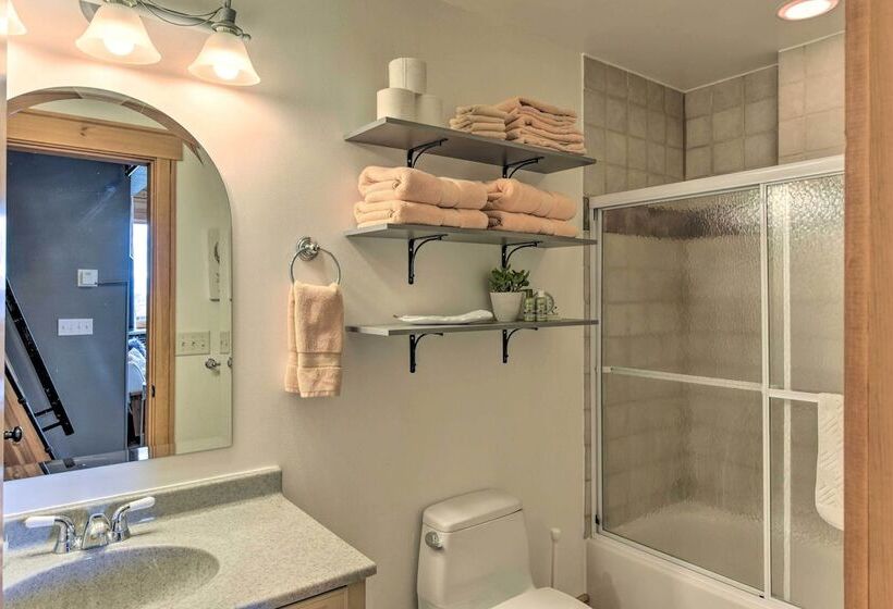 Secluded Mountain Retreat W/ Views On 45 Acres!