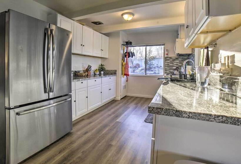 Comfortable Home ~ 2 Mi To Reno Riverwalk