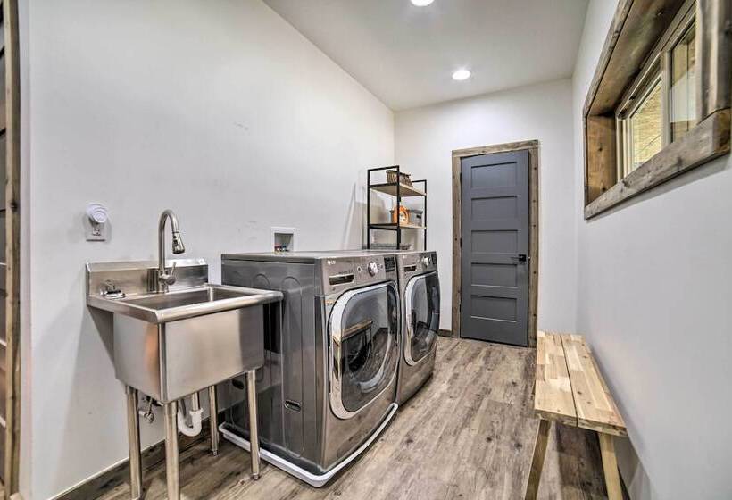 Swiss Cabin In Mack S Inn: Game Room & Fire Pit!