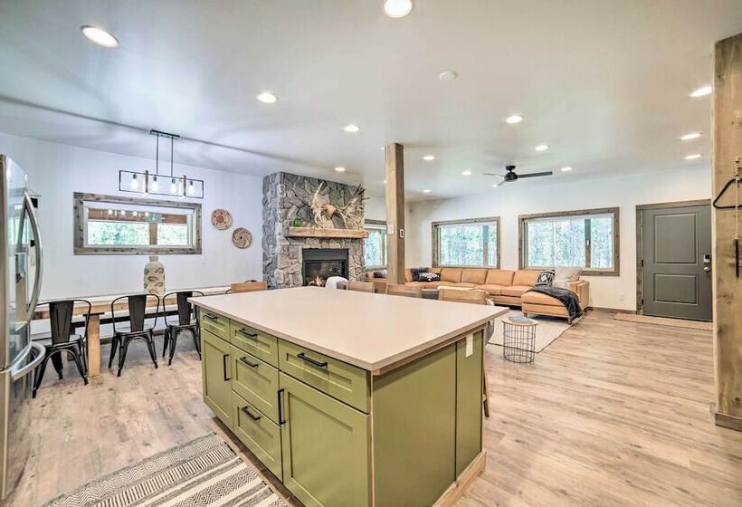 Swiss Cabin In Mack S Inn: Game Room & Fire Pit!