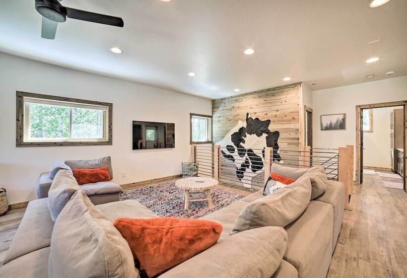 Swiss Cabin In Mack S Inn: Game Room & Fire Pit!