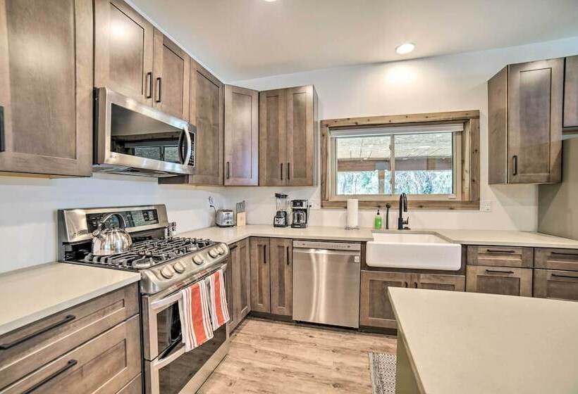 Swiss Cabin In Mack S Inn: Game Room & Fire Pit!