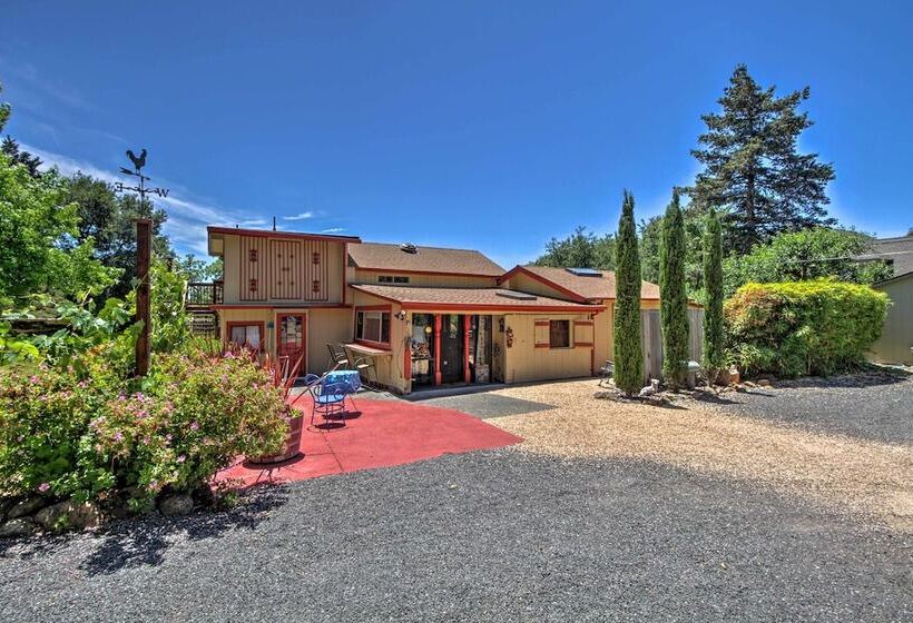 Converted Barn In Sebastopol W/ Private Patio!