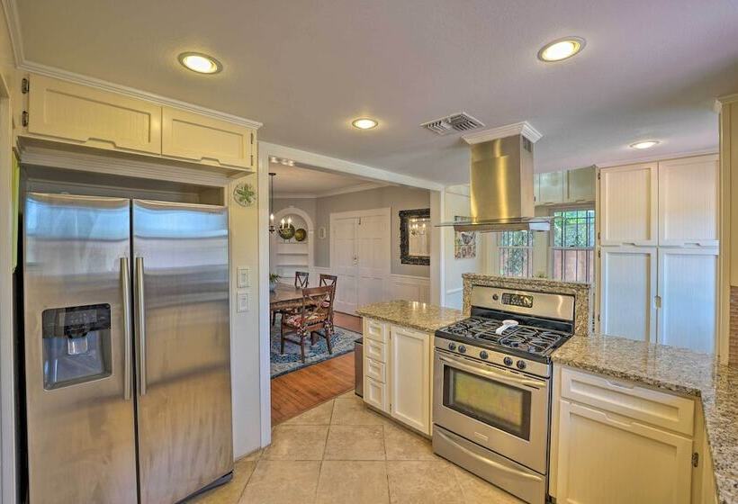 Corpus Christi Home W/ Pool & Hot Tub: Walk To Bay